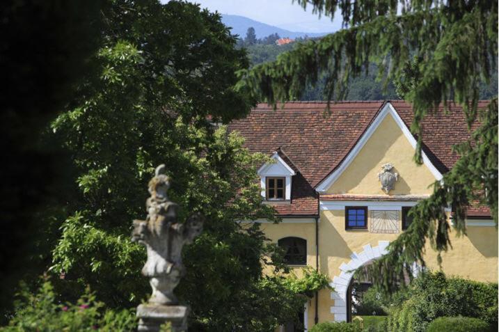 Schlosshotel Obermayerhofen Sebersdorf Exterior foto